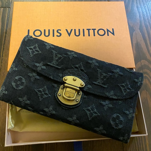 Louis Vuitton Amelia Wallet - Picture 1 of 4